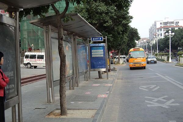 罗湖区、盐田区、龙岗区公交站台无障碍改造